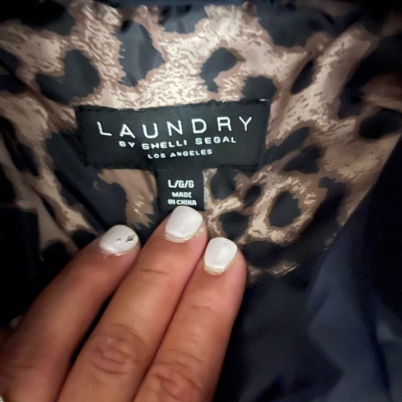 SOLD- Woman’s Winter Coat by Laundry - Picture 7 of 9